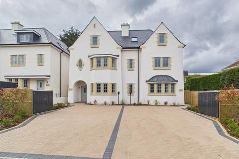 9 Ravine Road, Bournemouth, BH5 2DT