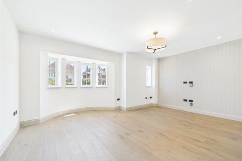 9 Ravine Road, Bournemouth, BH5 2DT