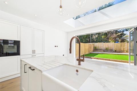 9 Ravine Road, Bournemouth, BH5 2DT