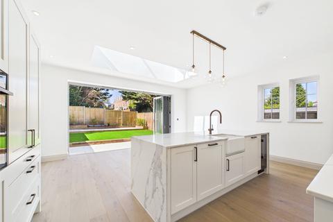 9 Ravine Road, Bournemouth, BH5 2DT