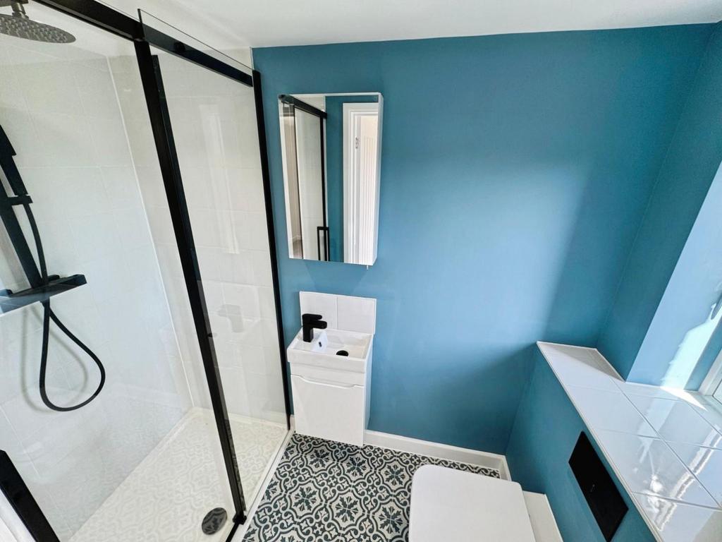 Bedroom One En-Suite.jpg