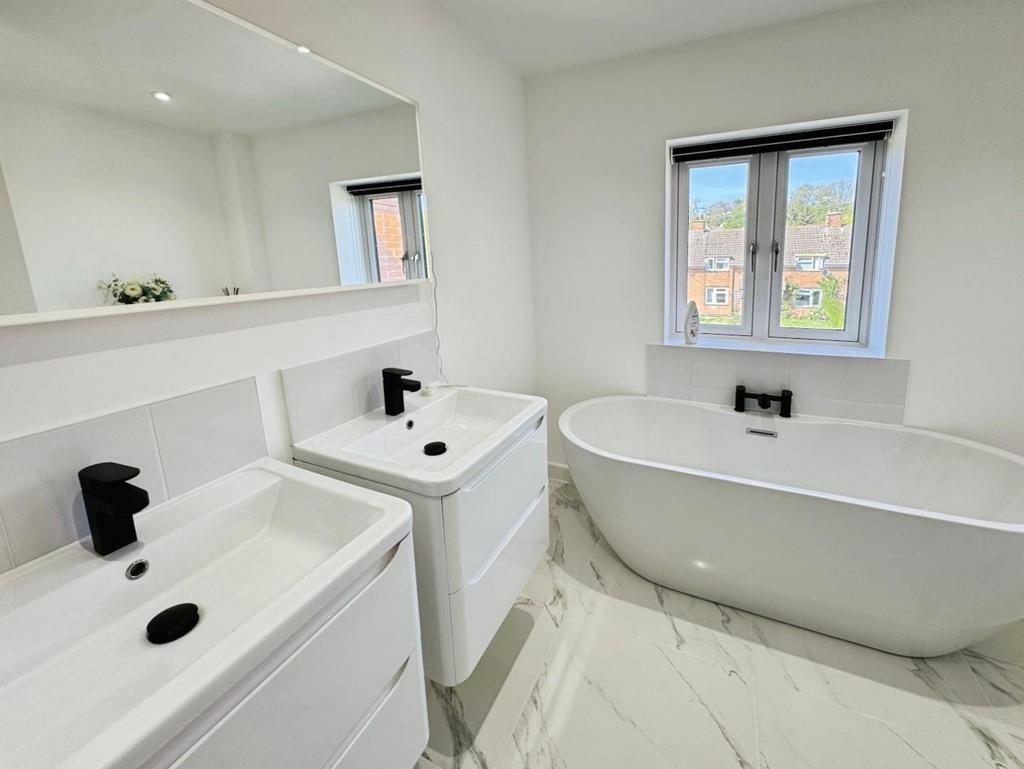 Family Bathroom.jpg
