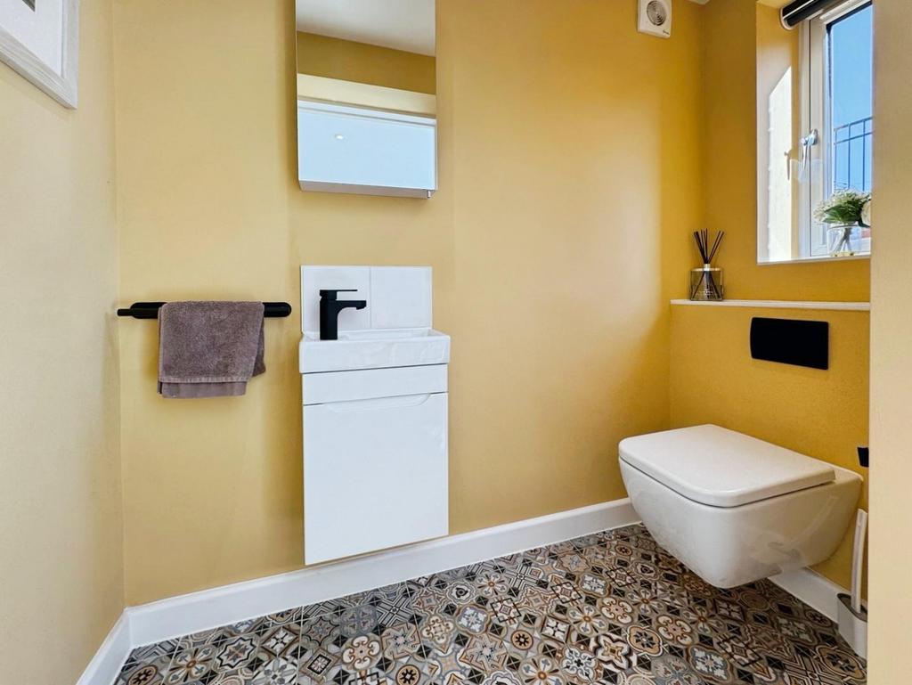 Downstairs WC.jpg