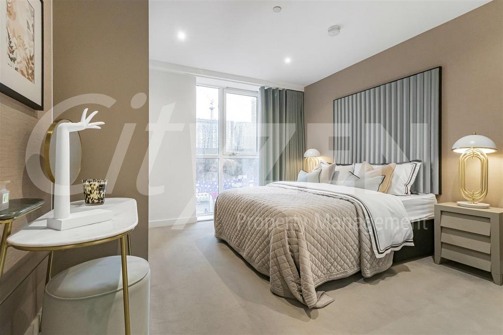 Two bed show flat