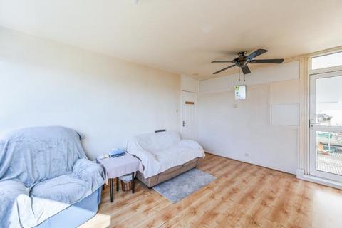 2 bedroom flat for sale, Bannerman House, Lawn Lane, London, SW8