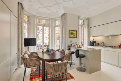 2 bedroom flat for sale, Lower Sloane Street London SW1W