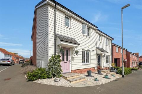 12 Honeypot Way, Walton On The Naze, CO14 8FH