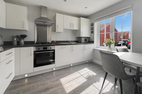 12 Honeypot Way, Walton On The Naze, CO14 8FH
