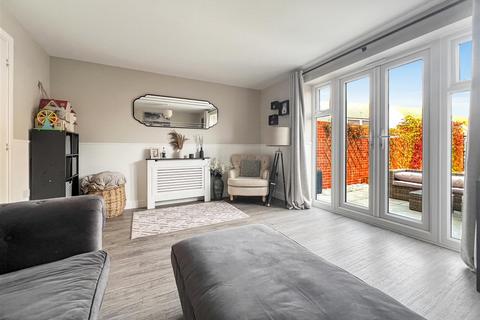 12 Honeypot Way, Walton On The Naze, CO14 8FH