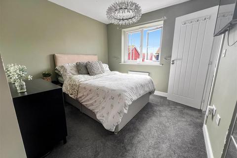 12 Honeypot Way, Walton On The Naze, CO14 8FH