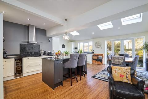 24 Fieldhead Road, Guiseley, Leeds, LS20 8DT