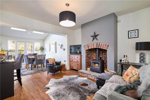 24 Fieldhead Road, Guiseley, Leeds, LS20 8DT