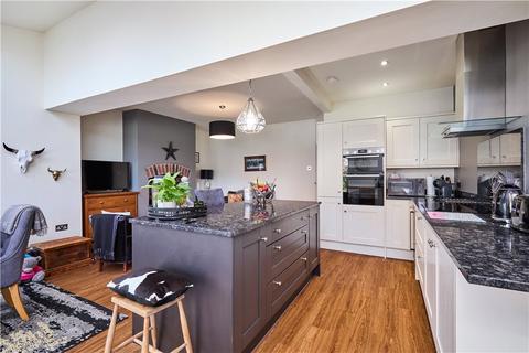 24 Fieldhead Road, Guiseley, Leeds, LS20 8DT