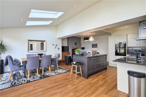 24 Fieldhead Road, Guiseley, Leeds, LS20 8DT