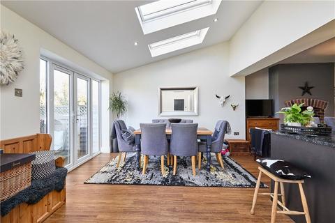 24 Fieldhead Road, Guiseley, Leeds, LS20 8DT