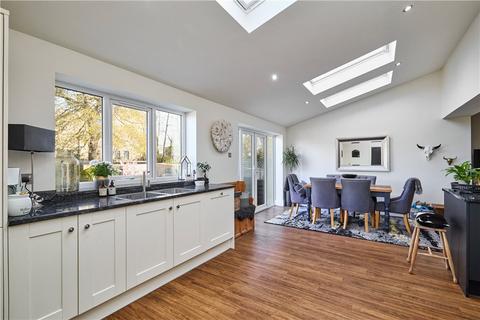24 Fieldhead Road, Guiseley, Leeds, LS20 8DT
