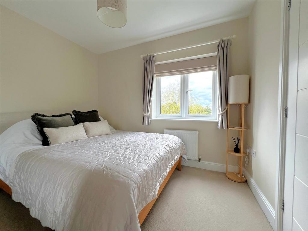 Bed 1.jpg