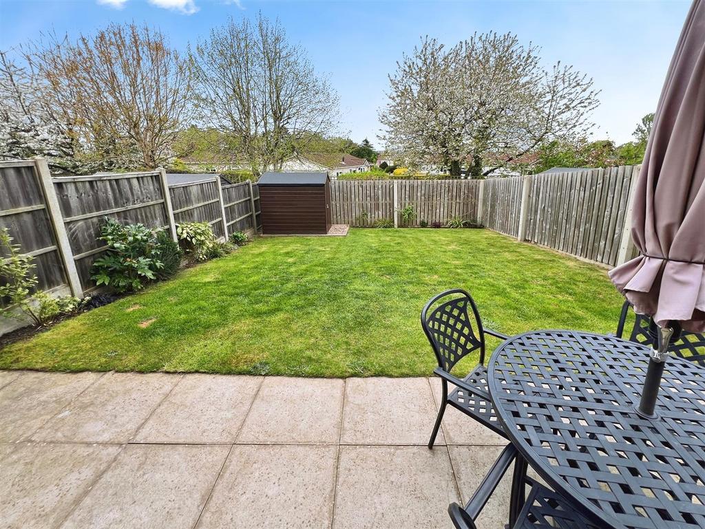 8da0541c-lawn.jpg