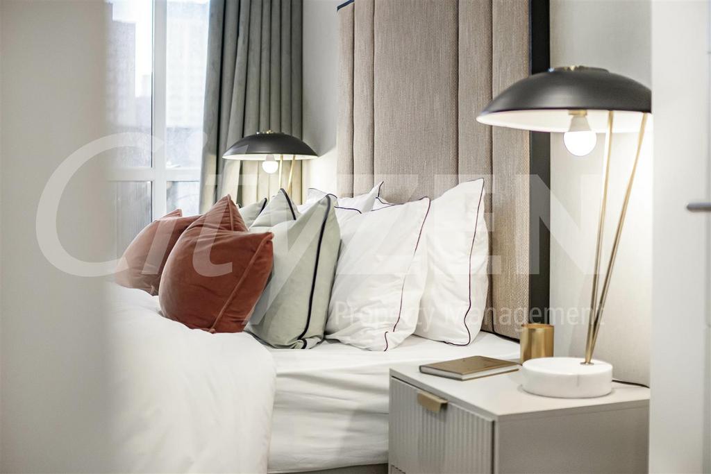 Two bed show flat
