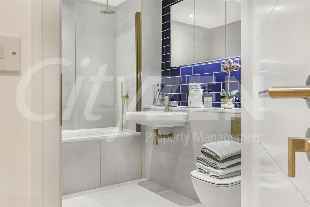 Two bed show flat