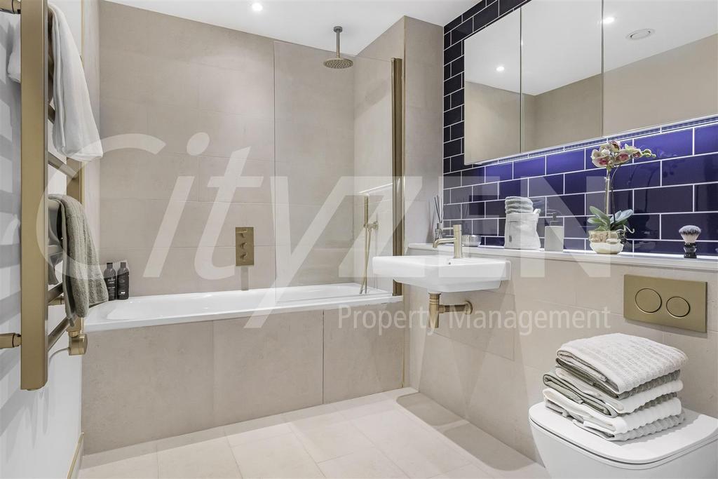 Two bed show flat
