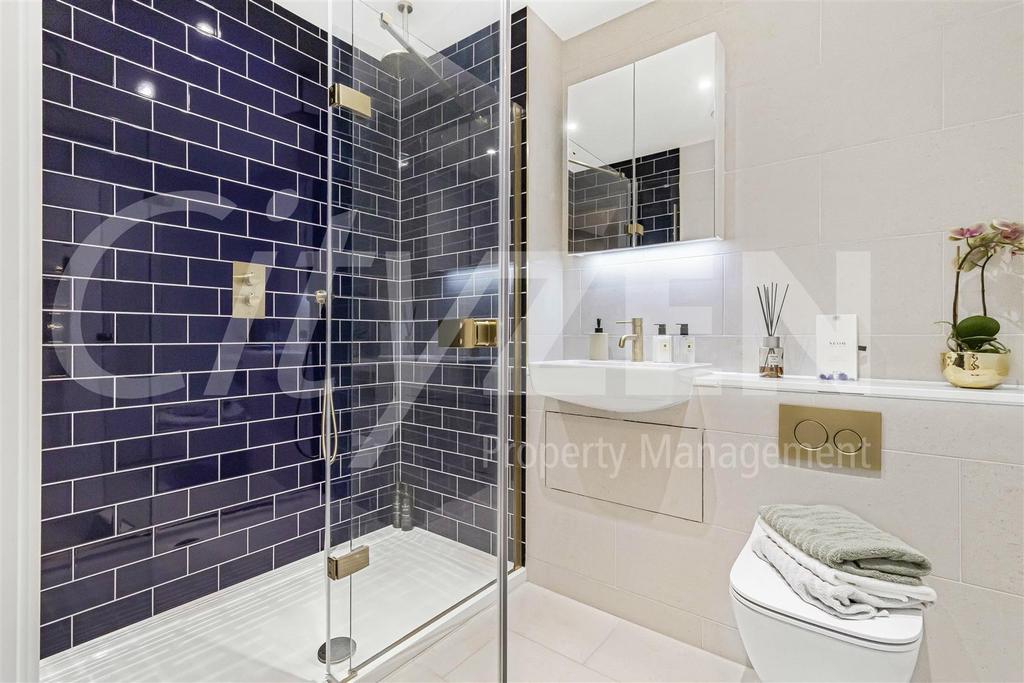 Two bed show flat
