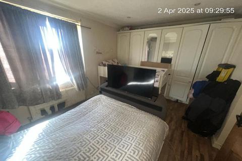 3 bedroom flat for sale, Gilmour Avenue, Hardgate G81