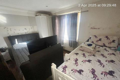 3 bedroom flat for sale, Gilmour Avenue, Hardgate G81