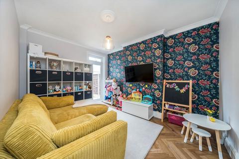 387 Hurst Road, West Molesey, KT8 1QW