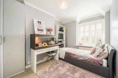 387 Hurst Road, West Molesey, KT8 1QW