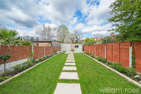 4 bedroom terraced house for sale, Lake House Road, London E11