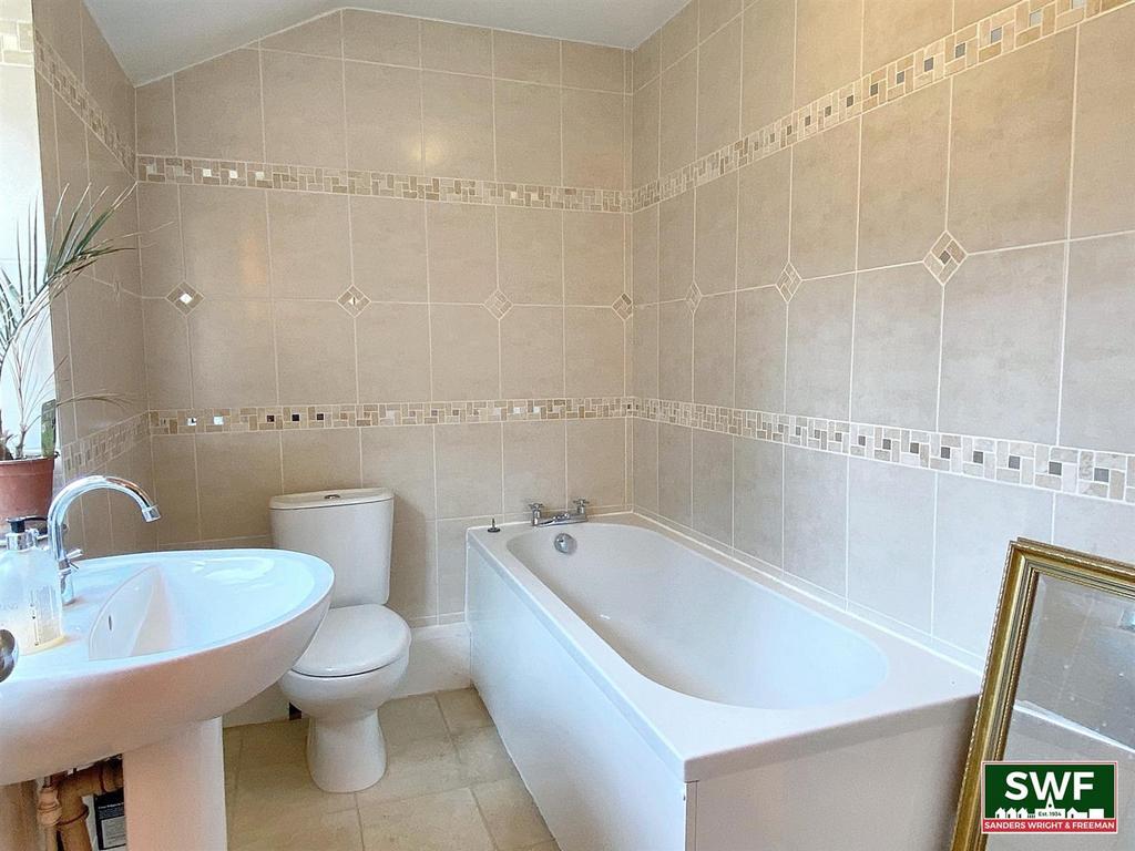 Bathroom1.jpg