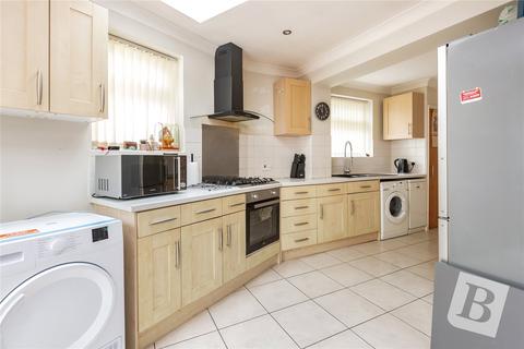 10 Rossall Close, Hornchurch, RM11 1BP