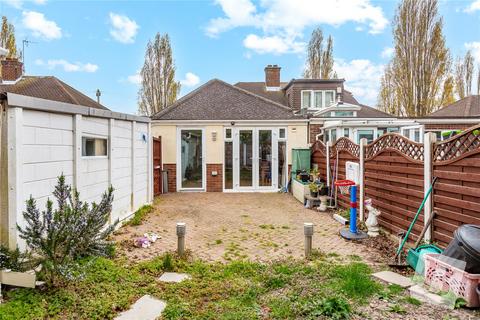 10 Rossall Close, Hornchurch, RM11 1BP