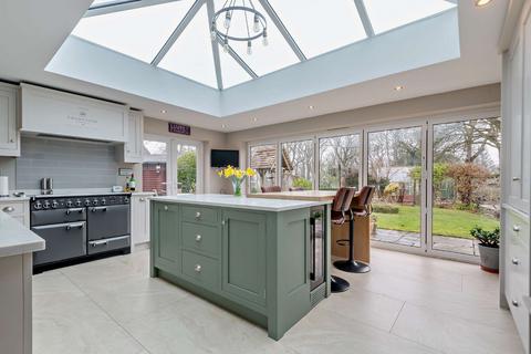 4 bedroom detached house for sale, Tutts Clump, Berkshire