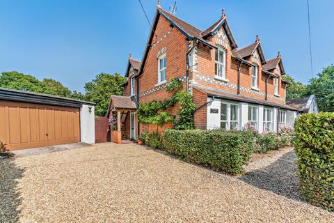 4 bedroom detached house for sale, Tutts Clump, Berkshire