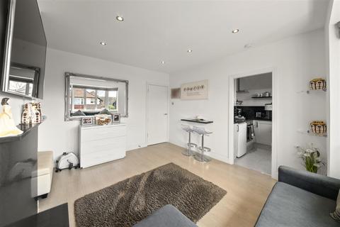2 bedroom maisonette for sale, Elmcroft Close, Feltham TW14