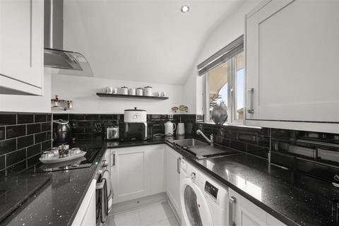 2 bedroom maisonette for sale, Elmcroft Close, Feltham TW14
