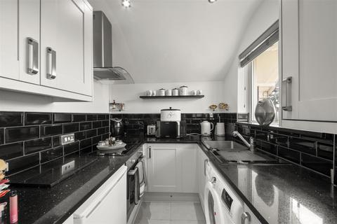 2 bedroom maisonette for sale, Elmcroft Close, Feltham TW14