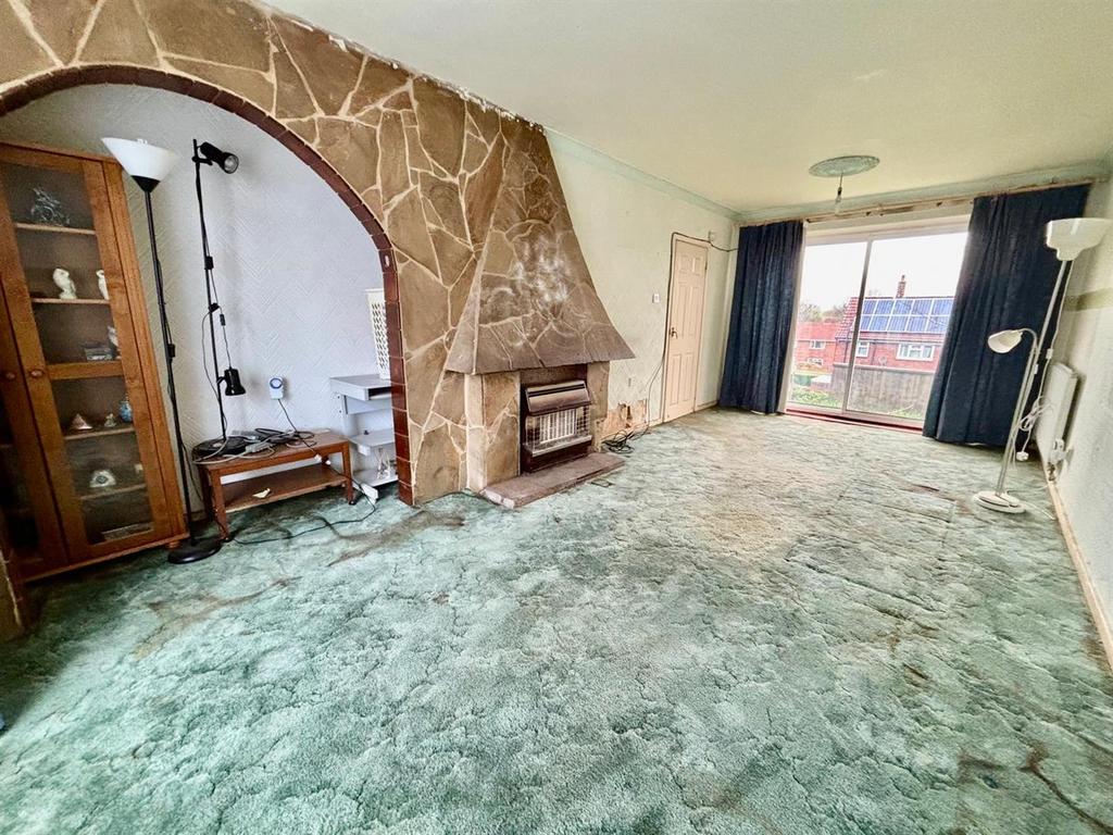 Living Room &amp; Dining Area: