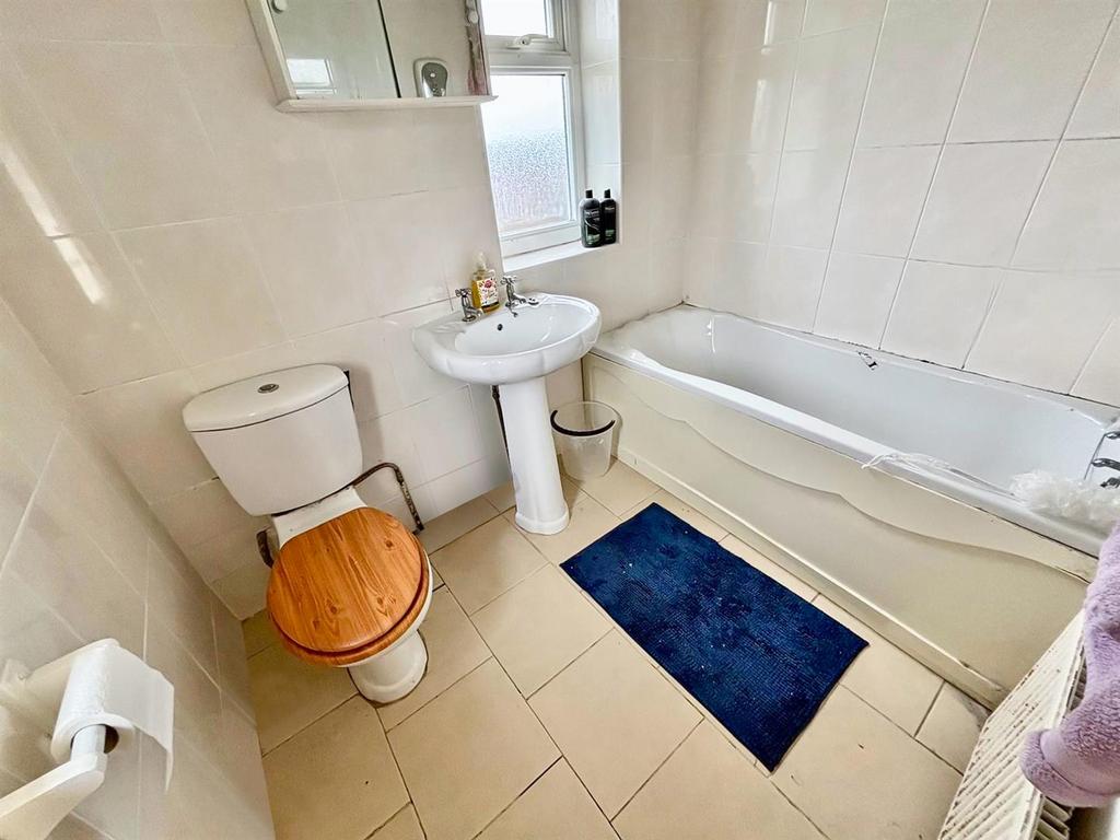 Bathroom / WC: