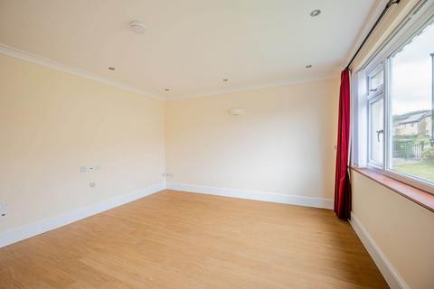 3 bedroom house to rent, Leighton Road, Weston