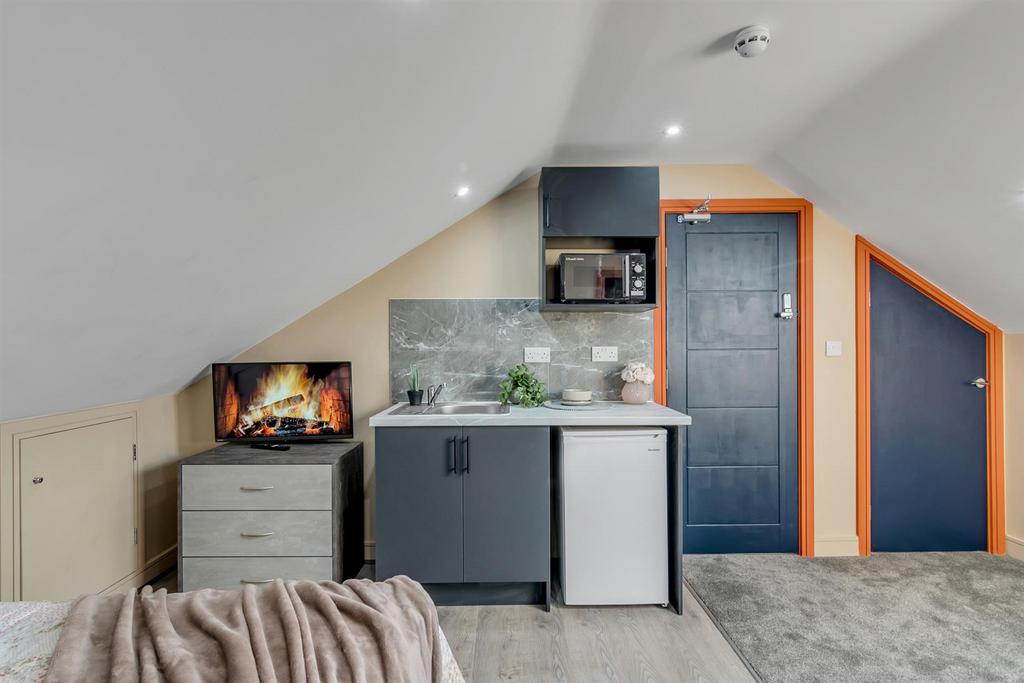 37 Melville Road, Coventry, CV1 3 A (230).jpg