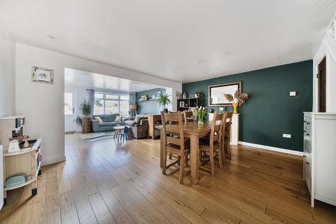 17 Cricketers Close, Hawkinge, Folkestone, CT18 7NH