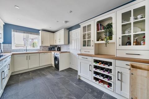 17 Cricketers Close, Hawkinge, Folkestone, CT18 7NH