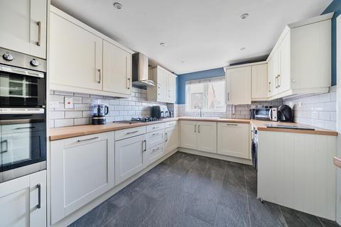 17 Cricketers Close, Hawkinge, Folkestone, CT18 7NH