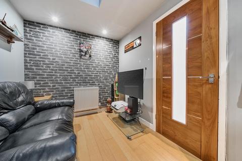 17 Cricketers Close, Hawkinge, Folkestone, CT18 7NH