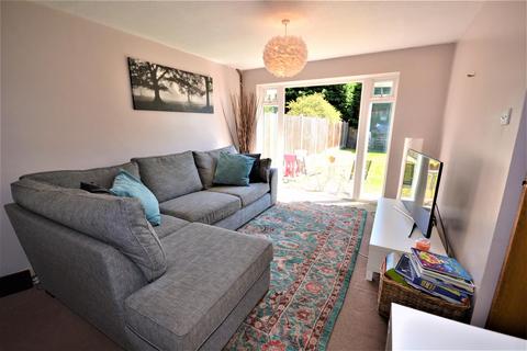 3b Poplar Grove, Burnham-on-crouch, CM0 8RJ