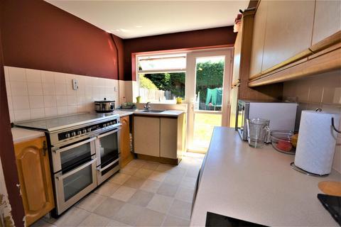 3b Poplar Grove, Burnham-on-crouch, CM0 8RJ