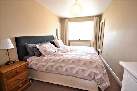 3b Poplar Grove, Burnham-on-crouch, CM0 8RJ